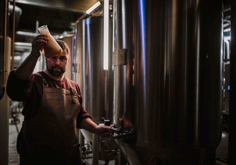 El jefe de cervecería de Heineken aclara cómo no se debe tomar nunca la cerveza El jefe de cervecería de Heineken aclara cómo no se debe tomar nunca la cerveza