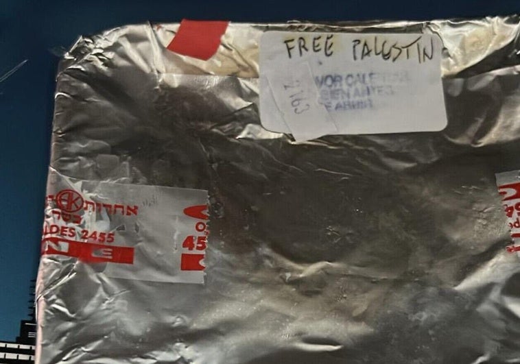 Pasajeros judíos de un vuelo de Iberia reciben su comida con el mensaje «Palestina libre» Pasajeros judíos de un vuelo de Iberia reciben su comida con el mensaje «Palestina libre»