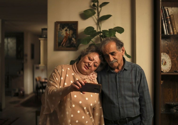 Cine frente a los ayatolás: la pareja de directores que se jugó la cárcel por amor al cine Cine frente a los ayatolás: la pareja de directores que se jugó la cárcel por amor al cine