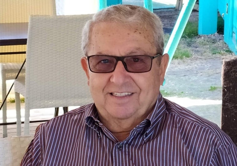 Francisco Arquillo: «La hermandad nos pidió que le pusiéramos a la Macarena unas pestañas como las de 1978» Francisco Arquillo: «La hermandad nos pidió que le pusiéramos a la Macarena unas pestañas como las de 1978»