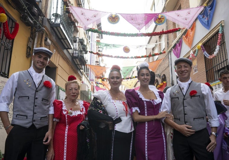 45 años engalanando San Cayetano: «Recaudamos 17.000 pesetas para recuperar la tradición» 45 años engalanando San Cayetano: «Recaudamos 17.000 pesetas para recuperar la tradición»
