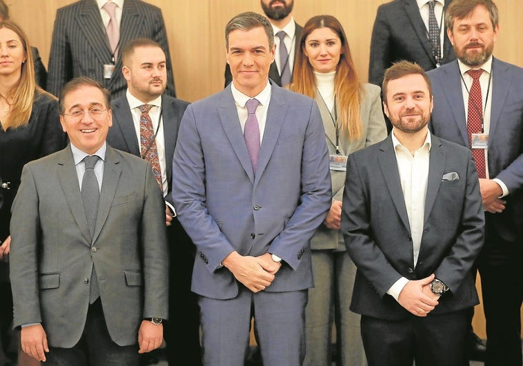 Sánchez relega a Seguridad Nacional en plena polémica por el acercamiento a China Sánchez relega a Seguridad Nacional en plena polémica por el acercamiento a China