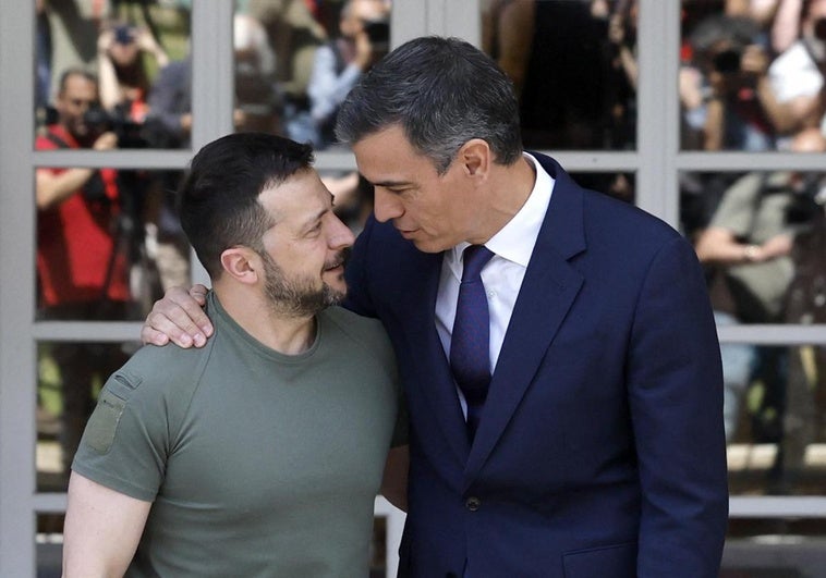 Sánchez habla con Zelenski para brindarle su «total apoyo» en la negociación con Rusia y EE.UU.: «Nada de Ucrania sin Ucrania» Sánchez habla con Zelenski para brindarle su «total apoyo» en la negociación con Rusia y EE.UU.: «Nada de Ucrania sin Ucrania»