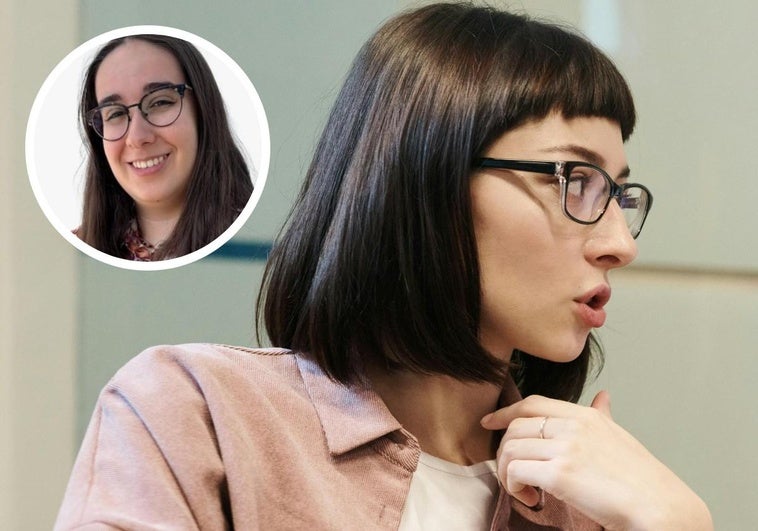 Una psicóloga clínica explica qué significa que una persona hable sola y en voz alta Una psicóloga clínica explica qué significa que una persona hable sola y en voz alta