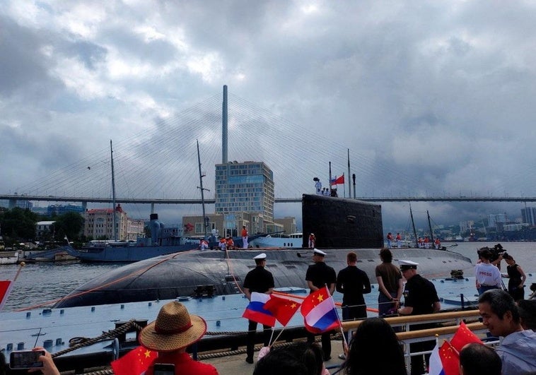 Rusia y China realizan maniobras navales conjuntas tras el despliegue de dos submarinos nucleares de EE.UU. Rusia y China realizan maniobras navales conjuntas tras el despliegue de dos submarinos nucleares de EE.UU.