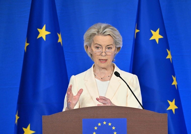 Bruselas desembolsa a España 23.100 millones de euros del Plan de Recuperación, pero le retiene 1.127 por incumplir varias reformas Bruselas desembolsa a España 23.100 millones de euros del Plan de Recuperación, pero le retiene 1.127 por incumplir varias reformas